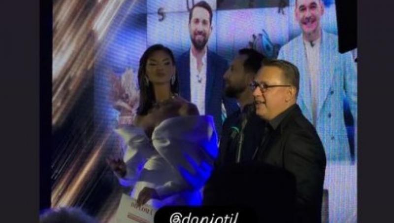 Ramona Olaru, apariție ravisantă într-o rochie incredibil de scurtă la Premiile TVmania. Discursul ei a strârnit râsul în sală