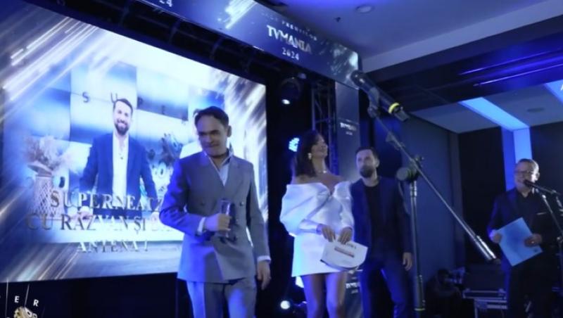 Ramona Olaru, apariție ravisantă într-o rochie incredibil de scurtă la Premiile TVmania. Discursul ei a strârnit râsul în sală