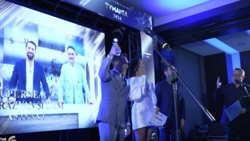 Ramona Olaru, apariție ravisantă într-o rochie incredibil de scurtă la Premiile TVmania. Discursul ei a strârnit râsul în sală