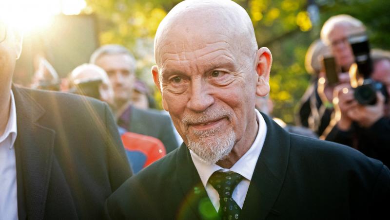 John Malkovich, surprins într-un magazin din Timișoara. Cum a apărut celebrul actor de la Hollywood