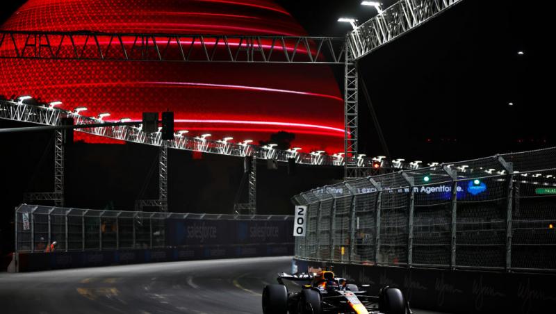 Vezi acum calificările din Formula 1™ pentru Marele Premiu din Las Vegas.Bătălia pentru pole este LIVE în AntenaPLAY și pe Antena1