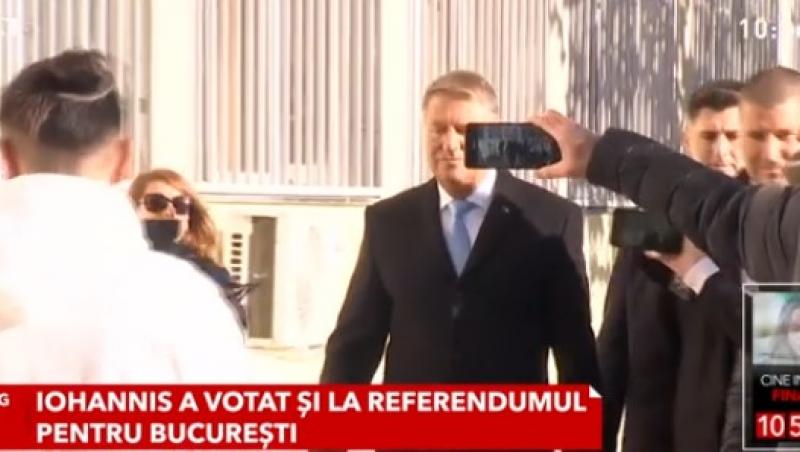 Klaus Iohannis a refuzat să facă declarații după ce a votat la prezidențiale. Coincidența cu 2019, când lupta pentru un nou mandat