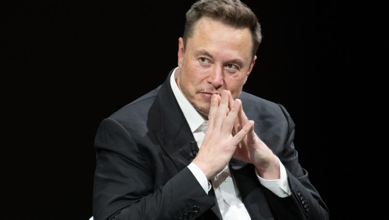 A crezut că vorbește cu Elon Musk pe Facebook, dar a picat într-o capcană și a pierdut 250000 de dolari. Escrocheria a durat un an