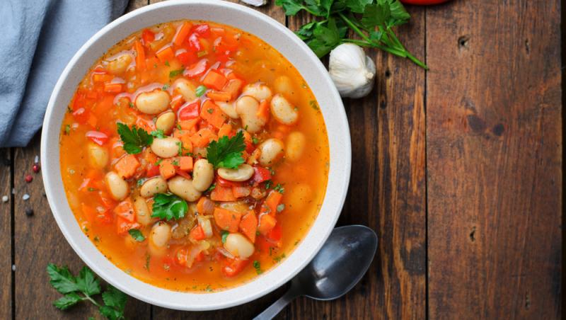 Rețeta pentru o ciorbă de fasole boabe perfectă. Se mănâncă pe 1 decembrie în fiecare an