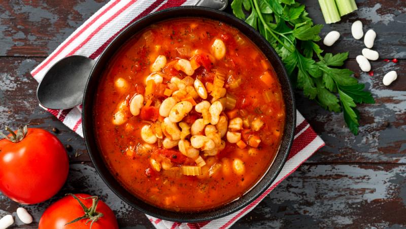 Rețeta pentru o ciorbă de fasole boabe perfectă. Se mănâncă pe 1 decembrie în fiecare an