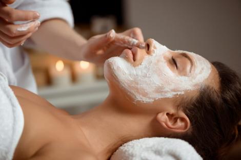 (P) 7 Motive pentru care tratamentul facial este indispensabil în orice anotimp