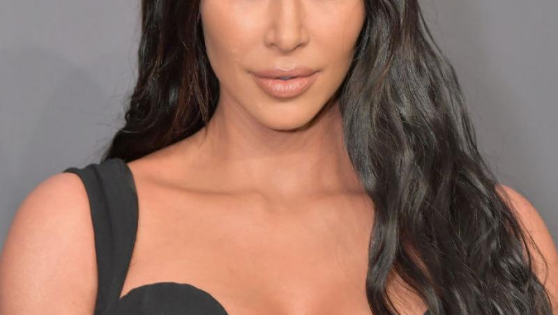 Kim Kardashian și-a accesorizat ținuta de pe covorul roșu cu o bijuterie care a aparținut Prințesei Diana. Ce a creat nemulțumiri