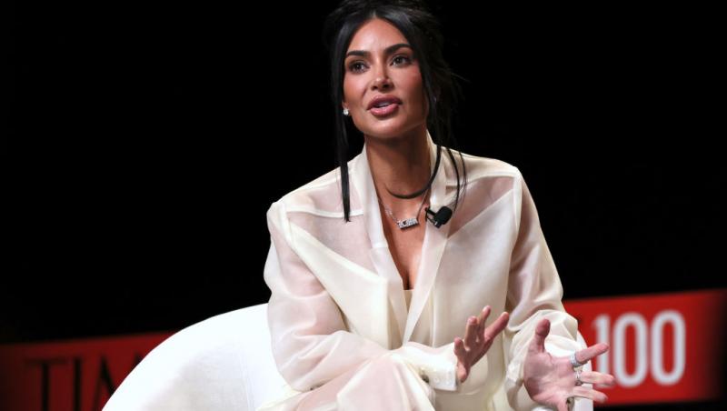 Kim Kardashian și-a accesorizat ținuta de pe covorul roșu cu o bijuterie care a aparținut Prințesei Diana. Ce a creat nemulțumiri