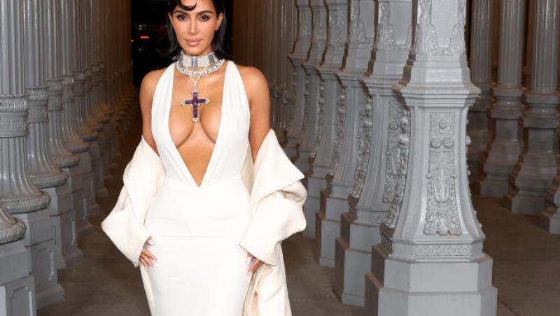 Kim Kardashian și-a accesorizat ținuta de pe covorul roșu cu o bijuterie care a aparținut Prințesei Diana. Ce a creat nemulțumiri