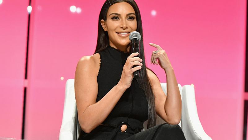 Kim Kardashian și-a accesorizat ținuta de pe covorul roșu cu o bijuterie care a aparținut Prințesei Diana. Ce a creat nemulțumiri