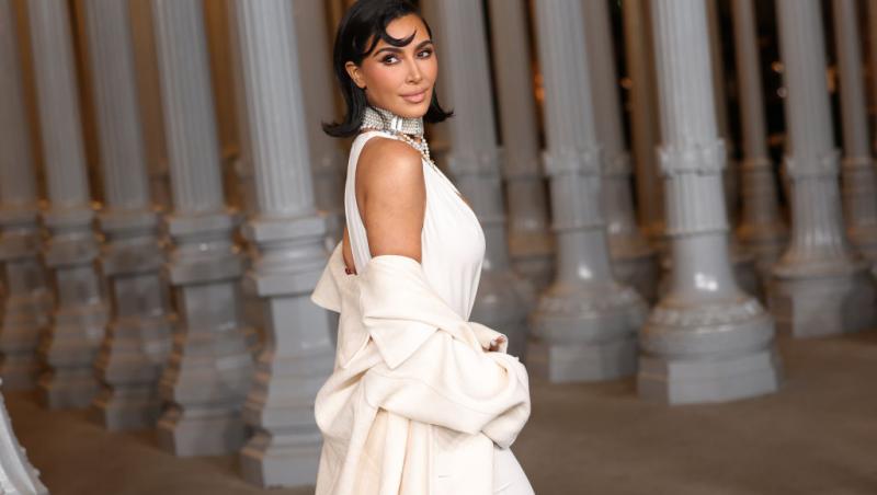 Kim Kardashian stârnește noi controverse în urma apariției de sâmbătă pe covorul roșu