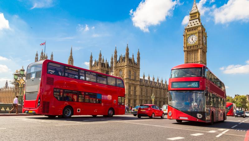 România, promovată ca destinație turistică în Regatul Unit. Autobuzele din orașele cheie vor fi colantate cu peisaje românești