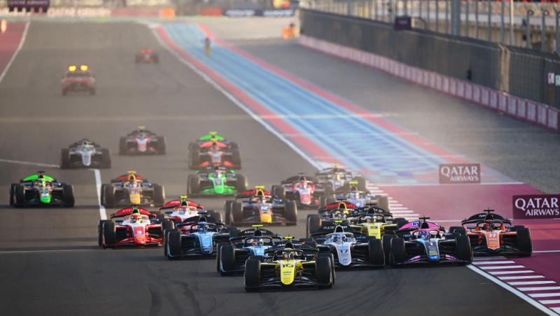 Urmărește acum cursa Formula 1™ pentru Marele Premiu din Qatar. Bătălia pentru victorie este LIVE pe Antena Stars și în AntenaPLAY