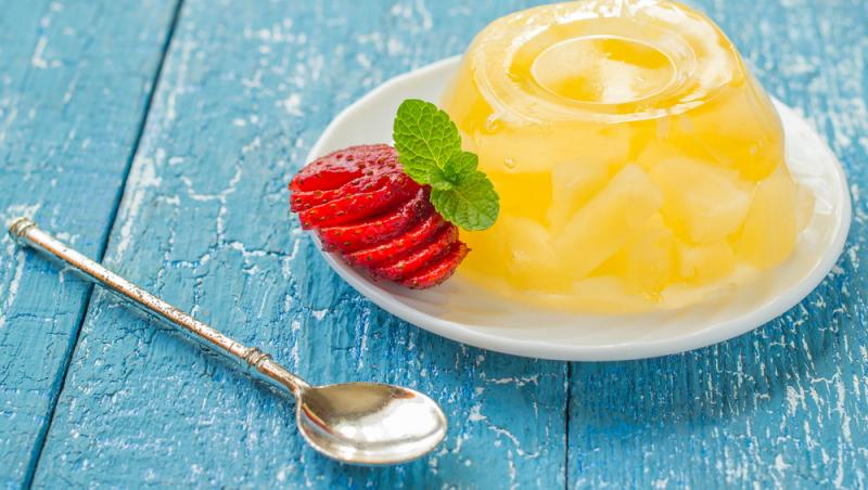 Roata rețetelor. Ce este și cum se folosește agar-agar. Rețeta inedită de Panna Cotta și răcitură vegană