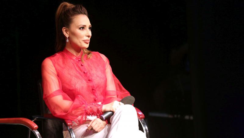 Cum s-a filmat Iulia Vântur alături de Ricky Martin. Românca a cântat în deschiderea concertului său din Dubai