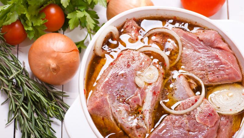 Metodă rapidă de marinare a cărnii de porc. Rezultatul este delicios