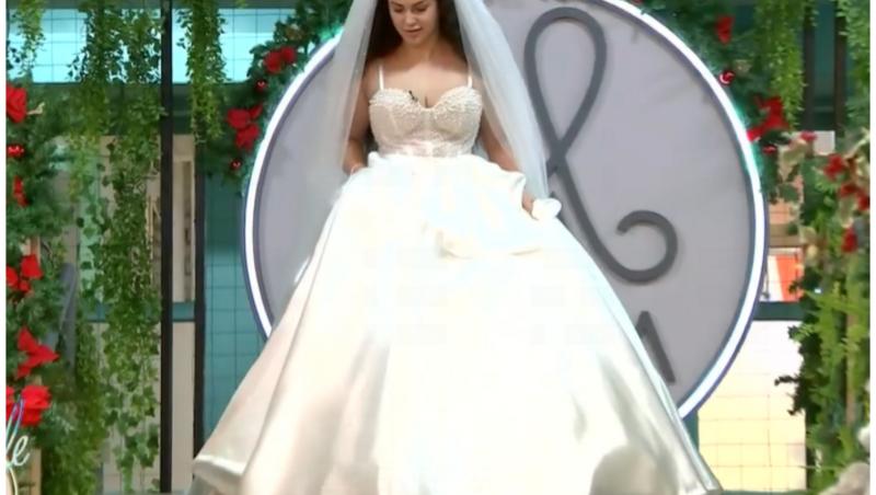 Mireasa, sezon 10, 19 decembrie 2024. Fetele au defilat în rochiile de mireasă în fața familiilor. Au curs lacrimi de emoții