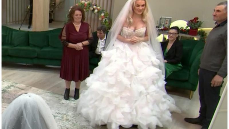 Mireasa, sezon 10, 19 decembrie 2024. Fetele au defilat în rochiile de mireasă în fața familiilor. Au curs lacrimi de emoții