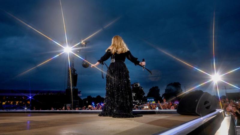 adele pe scenă la un concert