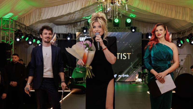 Loredana, ipostazele emoționante în care s-a pozat de Crăciun alături de fiica ei și alte rude. Ce mesaj a scris