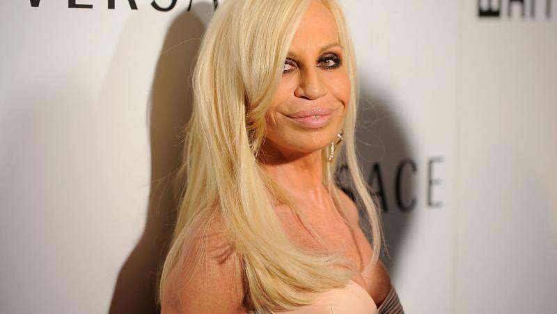 Donatella Versace, de nerecunoscut pe covorul roșu. Cum arată acum creatoarea de modă. Fanii au reacționat imediat: „E șocant”