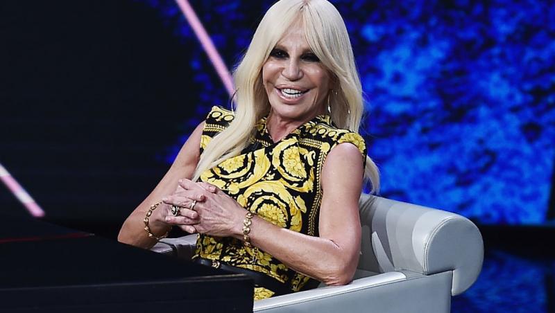 Donatella Versace, de nerecunoscut pe covorul roșu. Cum arată acum creatoarea de modă. Fanii au reacționat imediat: „E șocant”