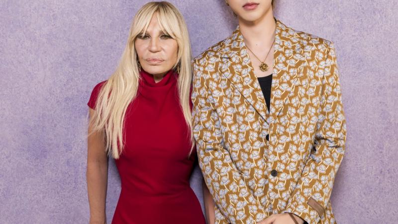 Donatella Versace, de nerecunoscut pe covorul roșu. Cum arată acum creatoarea de modă. Fanii au reacționat imediat: „E șocant”