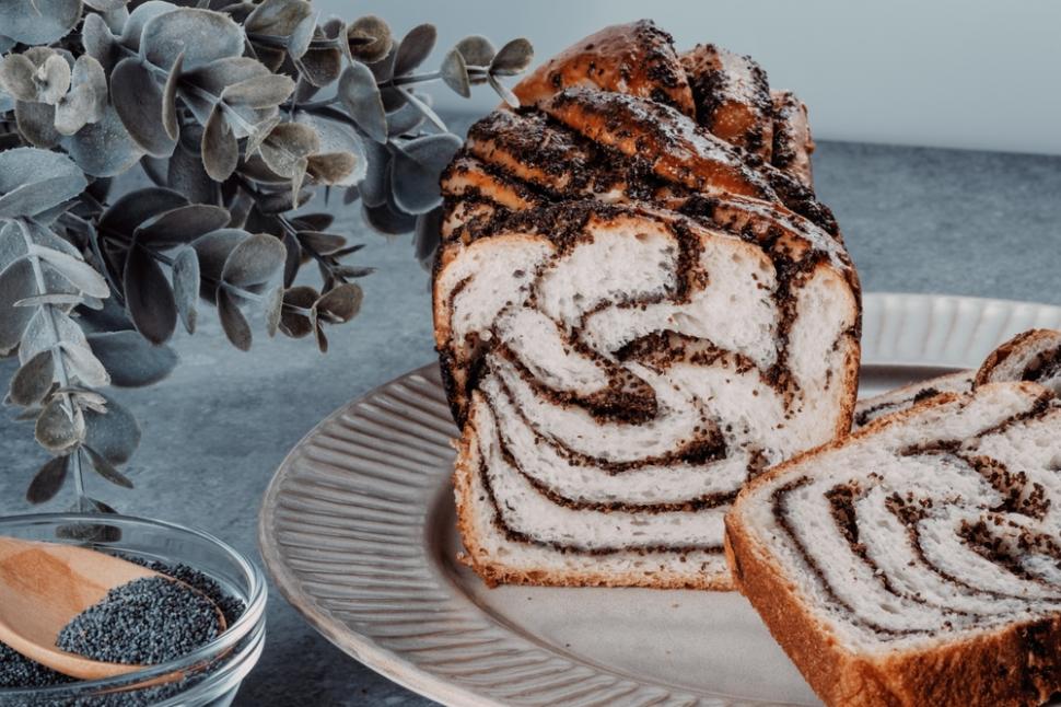 Rețetă cozonac pentru Crăciun. Cum prepari pas cu pas cel mai delicios cozonac cu nucă, rahat și cacao