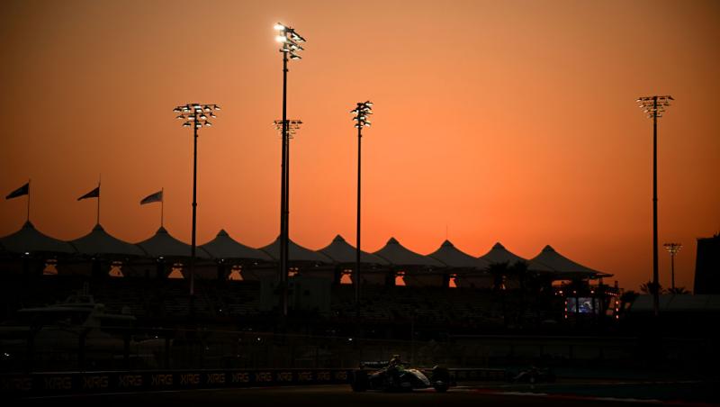 Vezi calificările din Formula 1™ pentru Marele Premiu din Abu Dhabi. Bătălia pentru pole este LIVE în AntenaPLAY și pe Antena 1