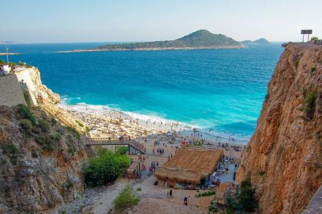 (P) De ce o vacanță în Antalya poate fi caracterizată prin sloganul „totul pentru turiști”?