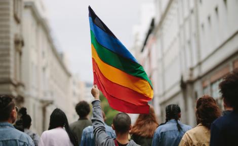 Grecia legalizează căsătoriile între persoanele de același sex. Prima țară majoritar creștin-ortodoxă care ia această măsură