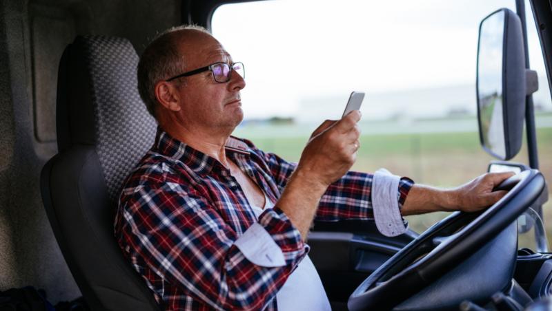 Colaj cu un șofer de camion