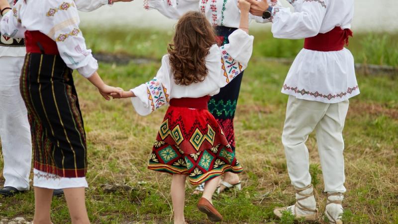Tradiții și obiceiuri de Dragobete. Ce reprezintă sărbătoarea iubirii la români și ce înseamnă dacă ești născut în acea zi