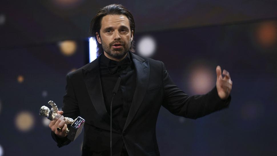 Sebastian Stan a câștigat Ursul de Argint la Berlinala 2024 pentru interpretarea rolului principal în filmul „A Different Man”