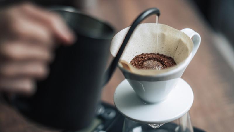 Cafeaua făcută la ibric ascunde multe pericole! Care sunt riscurile la care te expui și câte cafele ar trebui să bei într-o zi