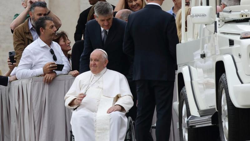 Papa Francisc a ajuns de urgență la spital, după ce nu a mai fost în stare să-și continue discursul public. Ce se întâmplă cu el