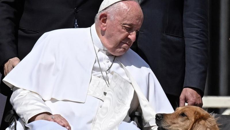 Papa Francisc a ajuns de urgență la spital, după ce nu a mai fost în stare să-și continue discursul public. Ce se întâmplă cu el