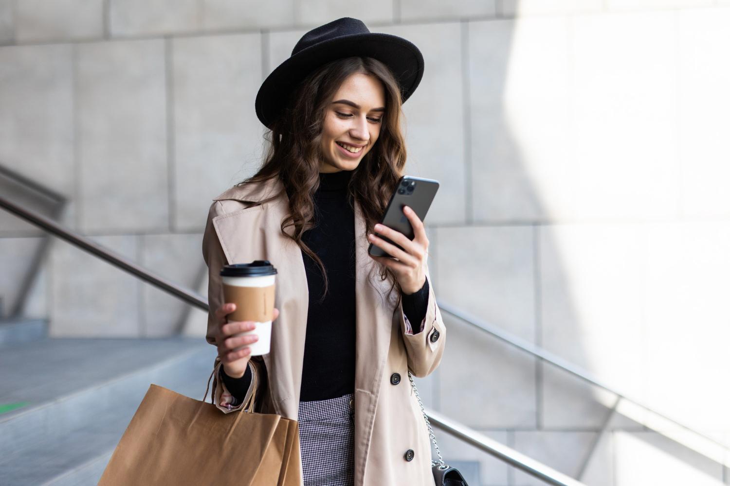 (P) Cumpărături direct de pe mobil – 45% dintre consumatori cumpără exclusiv din spațiul digital în 2024