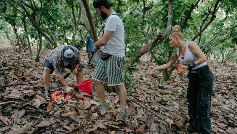 Zi mare pentru Anamaria Prodan și Ronald Gavril! Întrega familie a boxerului le-a fost alături la Bacău | Imagini emoționante