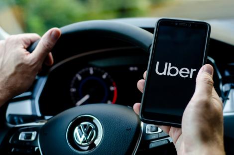Uber și Bolt ar putea dispărea din România. Ce lege este pe masa Ministerului Transporturilor