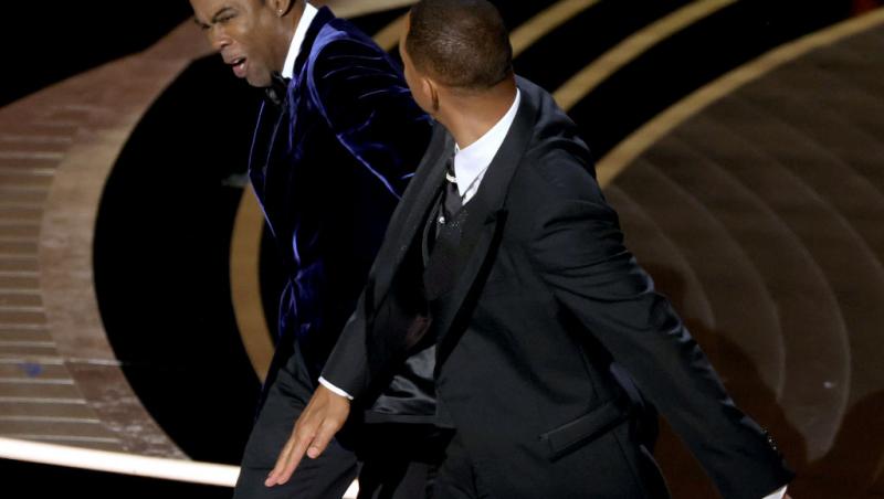 Will Smith l-a lovit pe Chris Rock pe scena la ceremonia de decernare a premiilor Oscar din 2023.