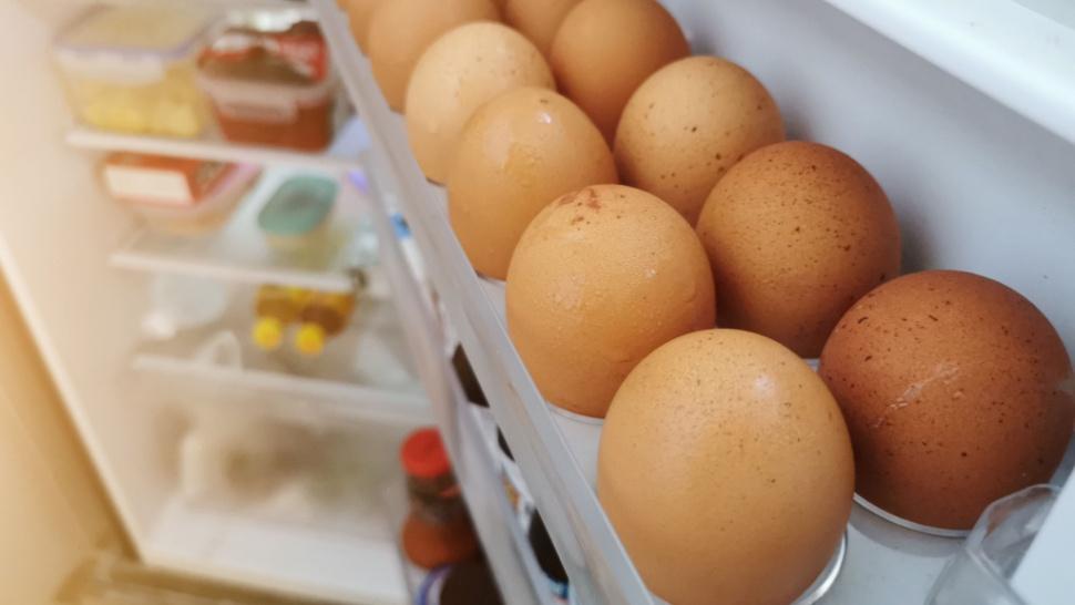 Ouă depozitate în frigider