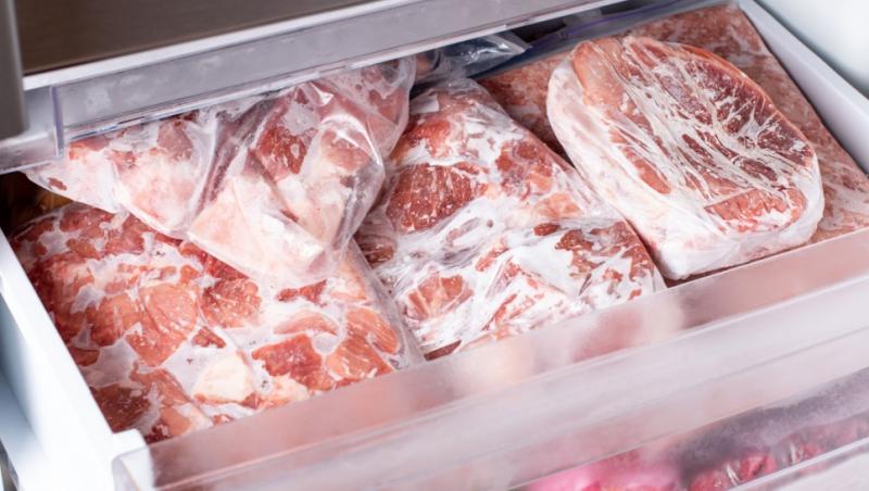 Cum trebuie păstrată carnea de vită la congelator. Cât rezistă și de ce trebuie să ții cont pentru a nu-și pierde savoarea