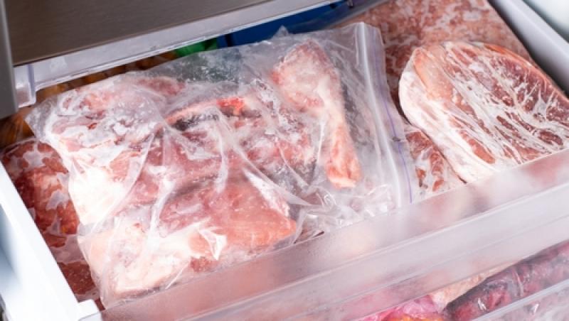 Cum trebuie păstrată carnea de vită la congelator. Cât rezistă și de ce trebuie să ții cont pentru a nu-și pierde savoarea