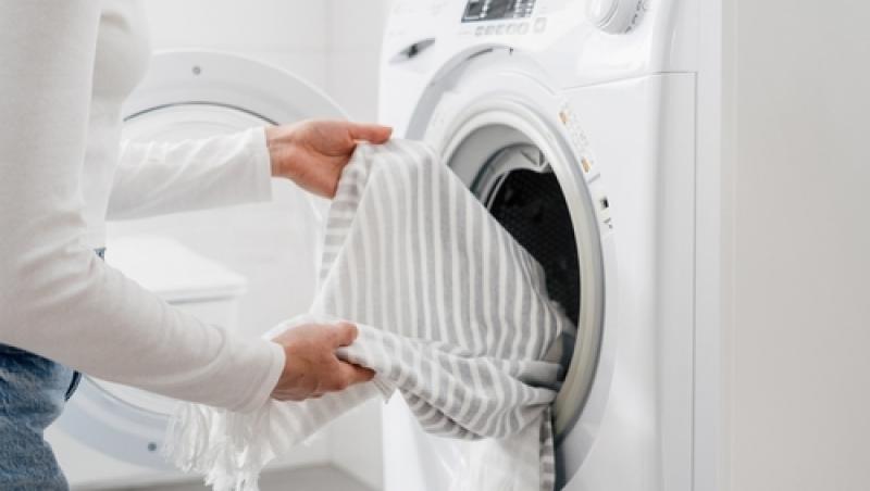 Metodele eficiente prin care poți dezinfecta hainele. Spălatul la 90 de grade nu este de ajuns!