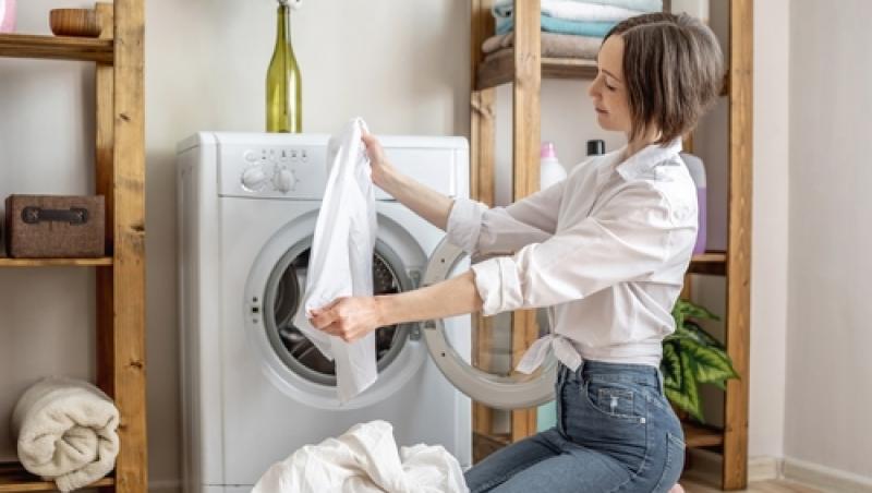 Metodele eficiente prin care poți dezinfecta hainele. Spălatul la 90 de grade nu este de ajuns!