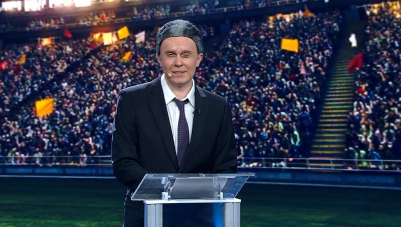Anghel Iordănescu, impersonat de Ionuț Rusu, într-un moment spumos pe scena iRoast de Victorie, diseară, de la 20:30, la Antena 1
