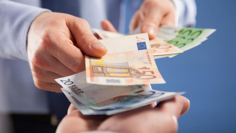 Un român are datorii de peste 800.000 de euro. Cum a ajuns în această situație și cum se apără