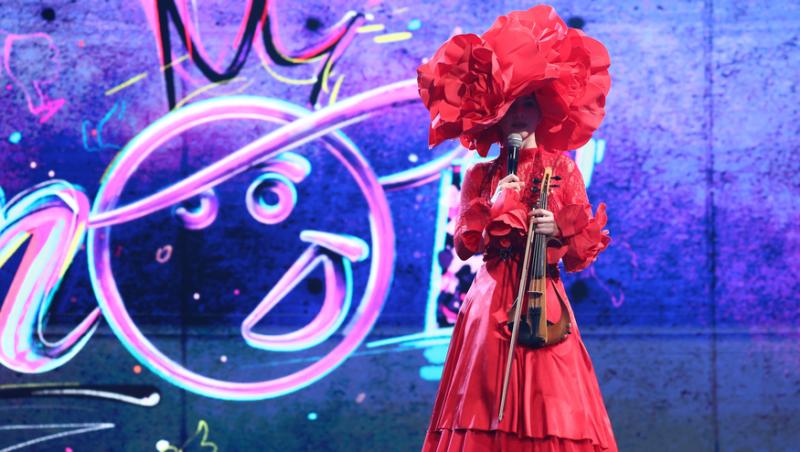 iUmor sezonul 16, 31 martie 2024. Alexandra Violin e un trandafir uriaș. Cheloo: „M-am simțit ca un gândac de bucătărie pierdut”