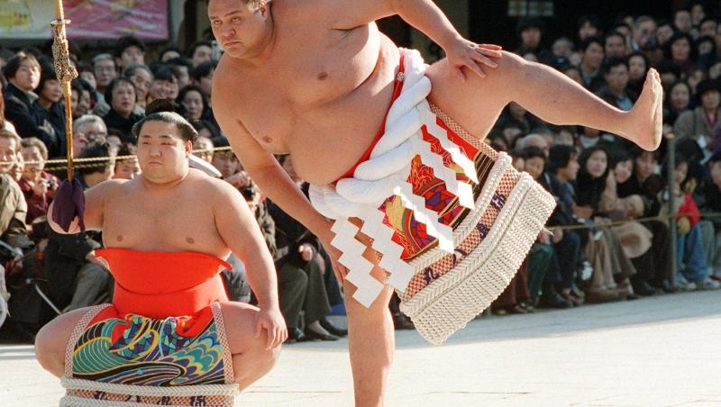 A murit Akebono, primul mare campion de sumo venit din afara Japoniei. Uriașul de peste 2 metri și 233 kg avea 54 de ani